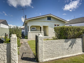 710 Queen Street West, Saint Leonards, Hastings