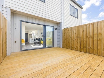 2/8 Blanes Road, Weymouth, Auckland