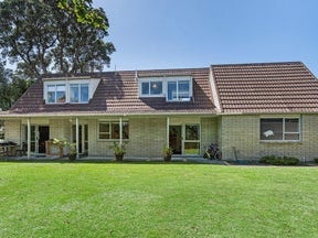 1138 South Road, Oakura, Oakura