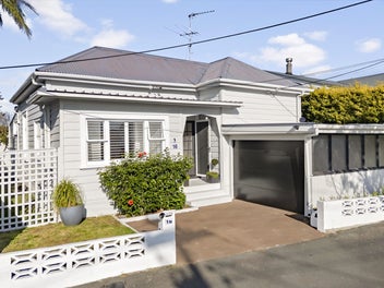 16 Kiwi Road, Stanley Point, Auckland