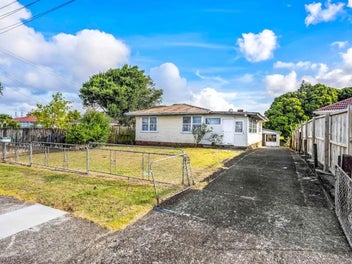 13 Julian Place, Otara, Auckland