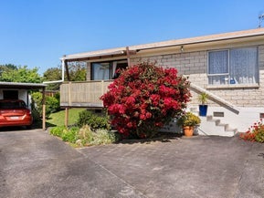 2/4 Dalwhinnie Parade, Highland Park, Auckland
