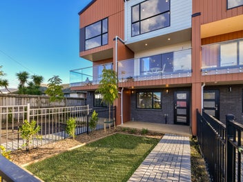 2/644 Te Atatu Road, Te Atatu Peninsula, Auckland