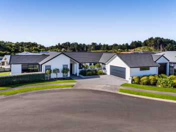 6 Pebble Beach Court, Waiwhakaiho, New Plymouth