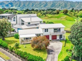 2 Atua Street, Waikanae Beach, Waikanae