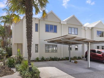 41B/21 Hunters Park Drive, Three Kings, Auckland