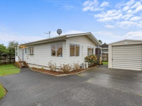 2/4 Shamrock Lane, Te Atatu Peninsula, Auckland
