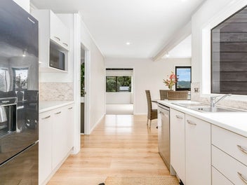 18 Langwell Place, Papakowhai, Porirua