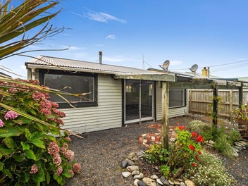 5 Seafront Road, Castlecliff, Whanganui