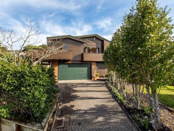 9 Highwood Grove, Torbay, Auckland
