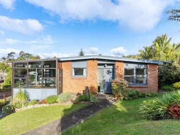 1/4 Elizabeth Place, Mairangi Bay, Auckland