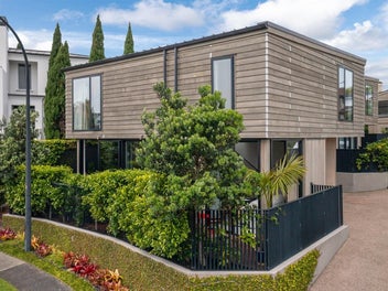 2A Arthur Crescent, Hauraki, Auckland