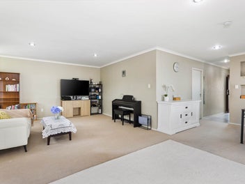 131 Fernhill Way, Oteha, Auckland