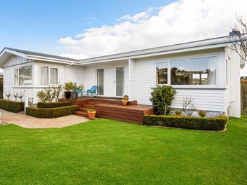 11 Diane Grove, Paparangi, Wellington