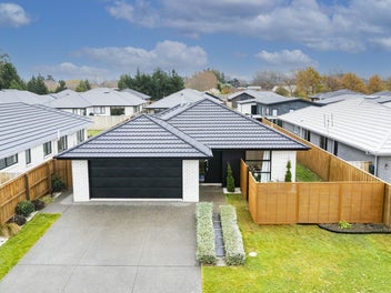 30 Quinn Crescent, Woodend, Woodend