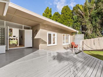 7 Rauhuia Crescent, Parau, Auckland