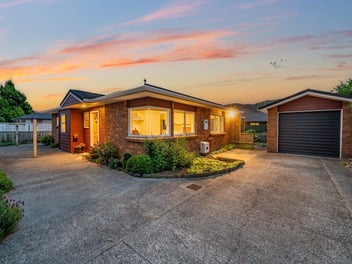 2/3 Oak Street, Ebdentown, Upper Hutt