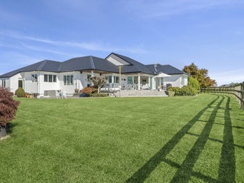397 Grasslands Drive, Cambridge, Cambridge