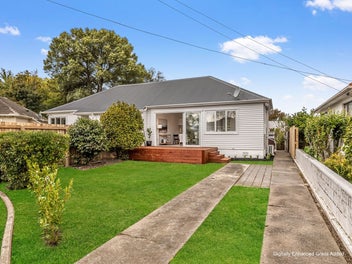 16 Kitchener Place, Opawa, Christchurch