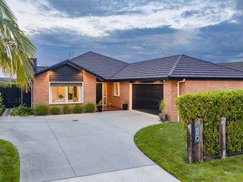 18 Helen June Avenue, Flagstaff, Hamilton