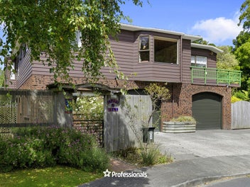 2 Lady Bell Grove, Lowry Bay, Lower Hutt