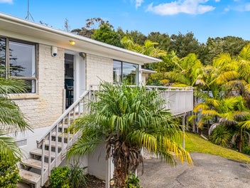 2/18 Simon Ellice Drive, Bayview, Auckland