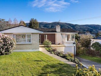 15 Brownville Crescent, Maori Hill, Dunedin