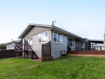 33 Lynda Avenue, Paparangi, Wellington