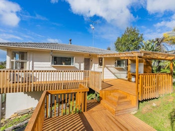 8 Juniper Road, Sunnynook, Auckland