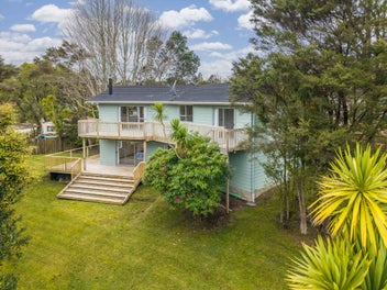 37 Onedin Place, Titirangi, Auckland