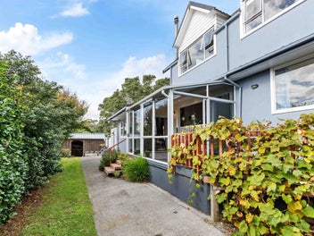 15 Carlton Terrace, Westown, New Plymouth