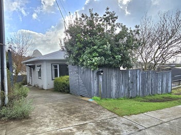 40 Pioneer Road, Moturoa, New Plymouth