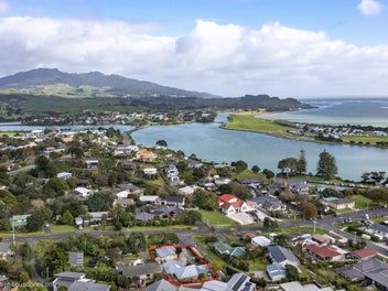 24 Stewart Street, Raglan