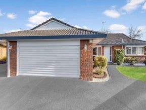 2/24 Pajaro Place, Golflands, Auckland