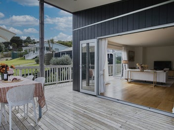 26 Kennedy Road, Surfdale, Waiheke Island