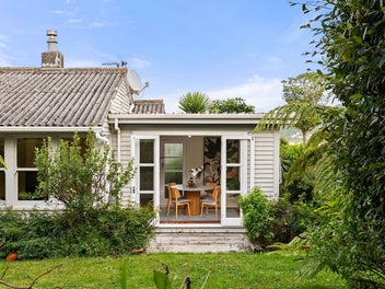 39 Victory Avenue, Karori, Wellington