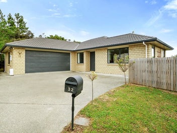 32 Mount Marua Way, Timberlea, Upper Hutt