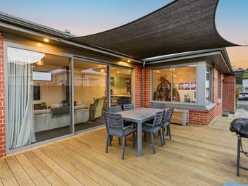 16 Hall Road, Sawyers Bay, Port Chalmers