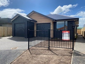 1/14 Mitcham Avenue, Forest Lake, Hamilton