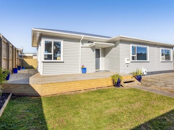 23 Longfellow Road, Opunake