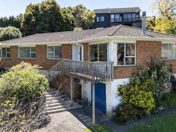 12 Verena Place, Green Bay, Auckland