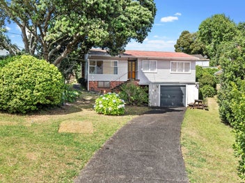 19 Sunnyfield Crescent, Glenfield, Auckland