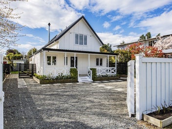 12 Broadway Avenue, Waikuku Beach, Waikuku Beach