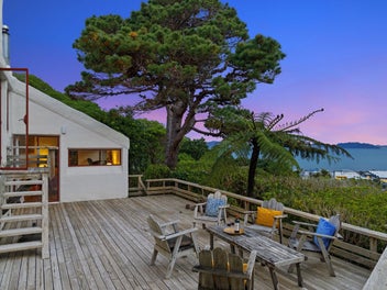 22 Rakeiora Grove, Korokoro, Lower Hutt