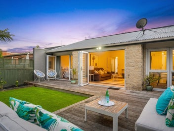 2/40 James Evans Drive, Northcote, Auckland