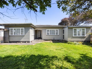 16 Mahana Road, St Andrews, Hamilton