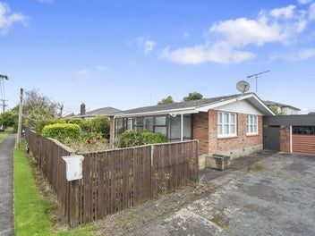 2/1 Hamilton Road, Papatoetoe, Auckland