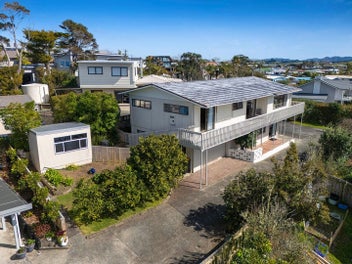 22 Alexander Road, Algies Bay