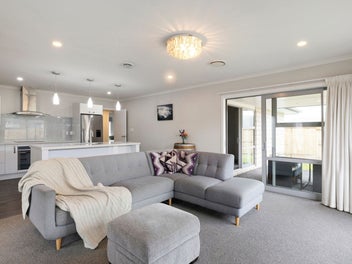 16 Oolong Court, Huntington, Hamilton