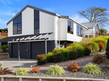 11 Caledonia Place, Highlands Park, New Plymouth